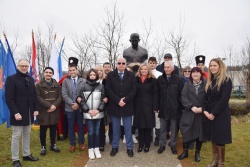 spomenik u Slunu