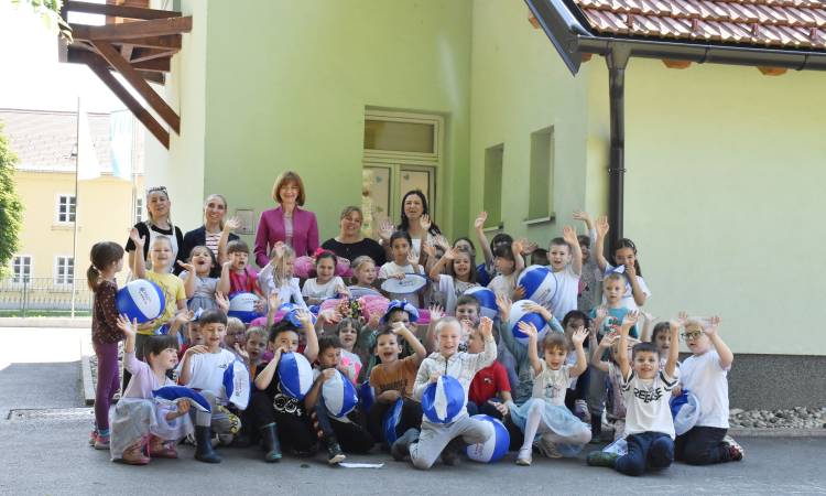 Sretan 100. rođendan DV Duga Resa, županica: “Najljepše je razveseliti djecu!”